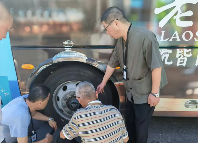 景德鎮(zhèn)長(zhǎng)運(yùn)：開(kāi)展節(jié)前車(chē)輛安全、服務(wù)質(zhì)量大檢查