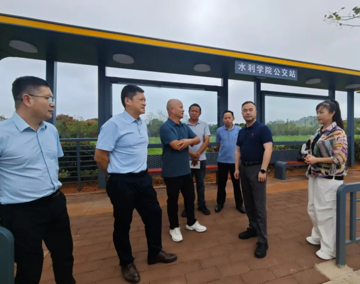 劉磊、占梁調(diào)研九江長運(yùn)、都市城際公交節(jié)前校園直通車工作