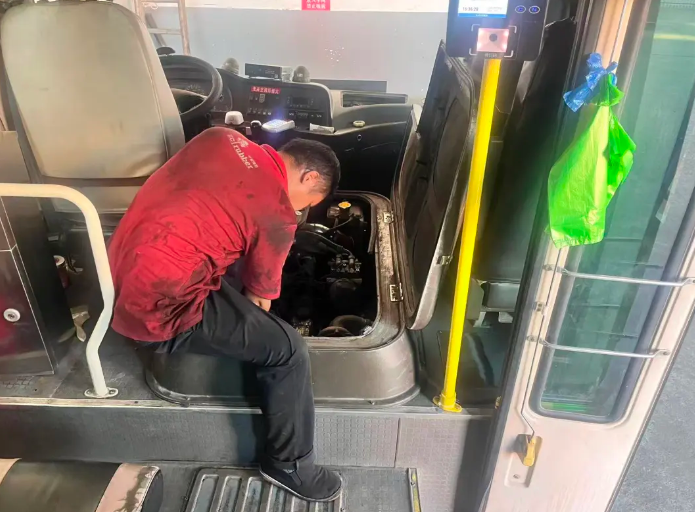 鉛山全域公交開展技術大排查與愛車例保行動