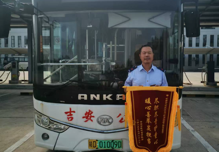 ?吉安公交：孩童貪玩走失 公交司機(jī)助其回家