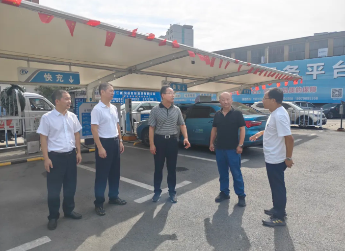 穆孫祥督導(dǎo)長運(yùn)物業(yè)、都市城際公交節(jié)日安全生產(chǎn)工作