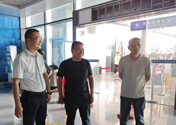 李偉督導(dǎo)南昌長(zhǎng)途汽車西站國(guó)慶安全生產(chǎn)工作