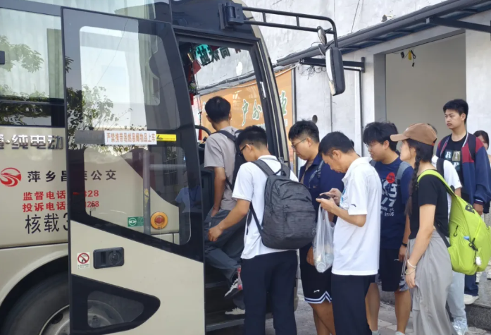 萍鄉(xiāng)長(zhǎng)運(yùn)：多舉措保運(yùn)力黨員干部一線護(hù)航武功山出行