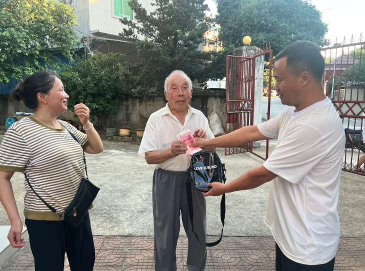 景德鎮(zhèn)長運：3900元現(xiàn)金 當(dāng)天下午找到失主