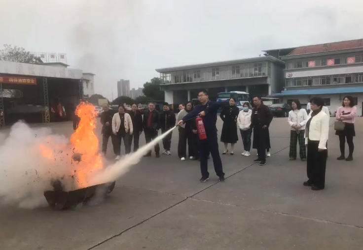 安全生產(chǎn) || 新余公交：開展消防知識技能實(shí)操培訓(xùn)