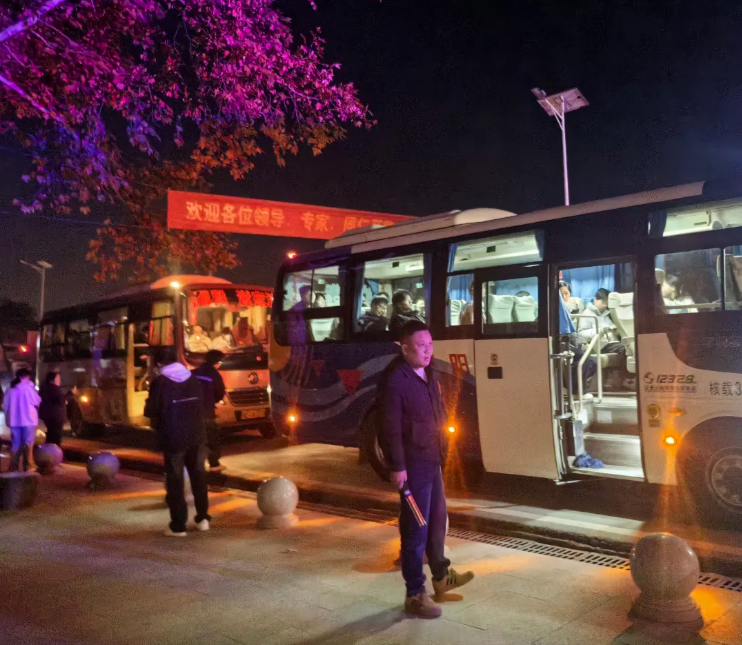 鄱陽長運(yùn)：四組護(hù)航保中考 安全送考暖人心