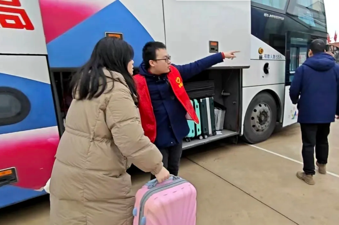 都市城際公交：校園直通車+客運(yùn)班線（聯(lián)運(yùn)）延伸服務(wù)啟動(dòng)