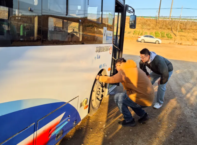 當(dāng)涂長(zhǎng)客開(kāi)展車(chē)輛技術(shù)狀況專(zhuān)項(xiàng)檢查活動(dòng)