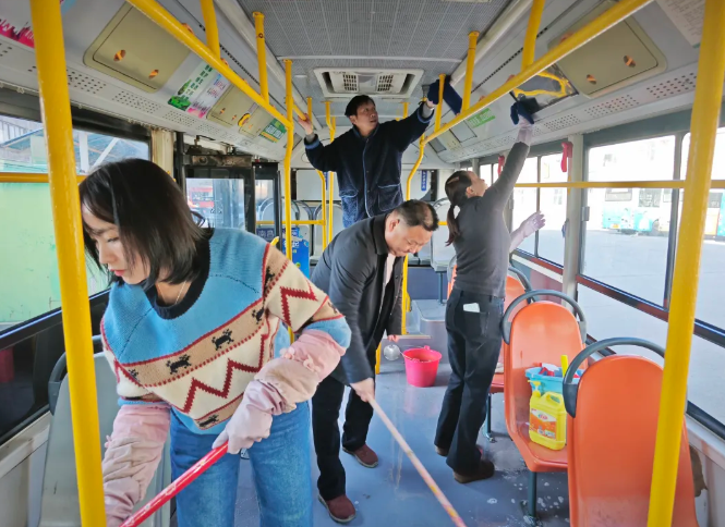 上饒汽運 余干公司全面接管公交運營 “衛(wèi)生+服務(wù)”雙提升