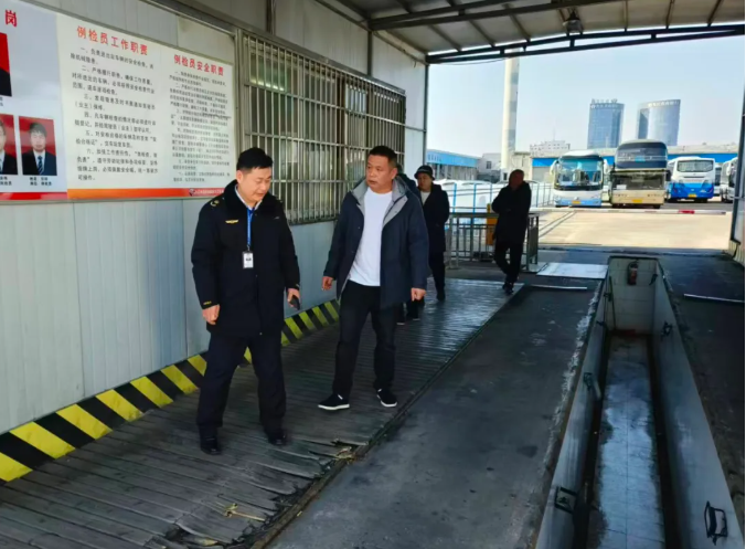 九江市潯陽(yáng)區(qū)執(zhí)法大隊(duì)赴九江長(zhǎng)途汽車站開(kāi)展春運(yùn)前安全檢查