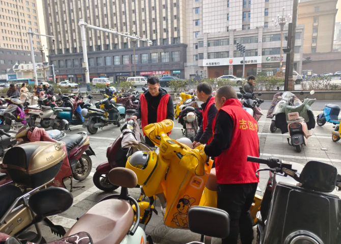 長(zhǎng)運(yùn)物業(yè)：開(kāi)展沿街走廊環(huán)境整治行動(dòng)