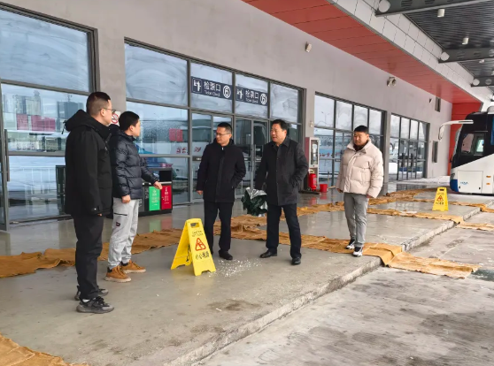 馬鞍山長客 公司領(lǐng)導(dǎo)督查一線雨雪天氣應(yīng)急工作落實情況