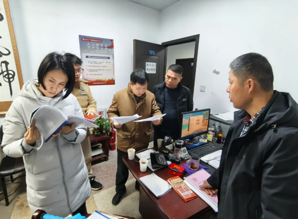 市交通運(yùn)輸局領(lǐng)導(dǎo)檢查景德鎮(zhèn)長(zhǎng)運(yùn)旅游公司安全生產(chǎn)