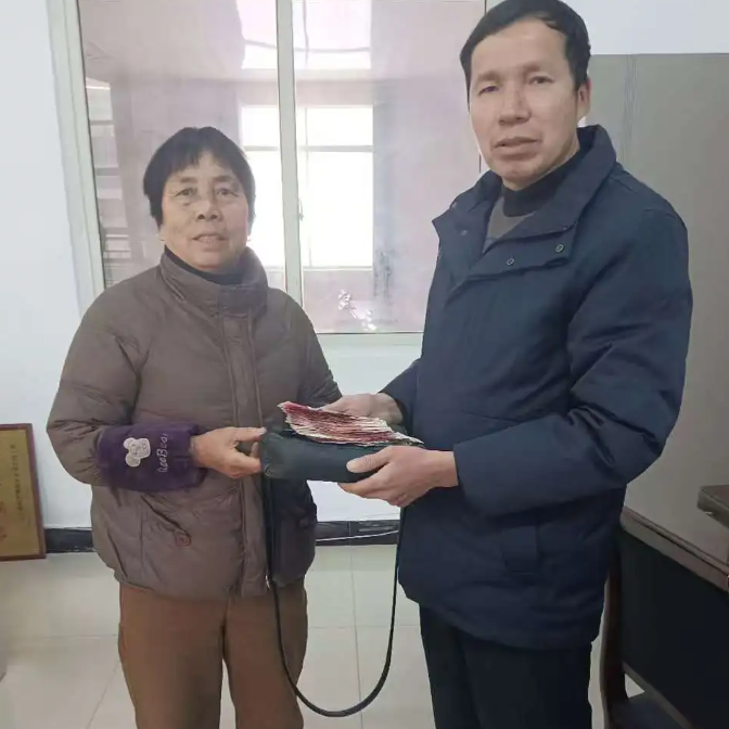 吉安公司：臘八暖心事！6800元現(xiàn)金完璧歸趙