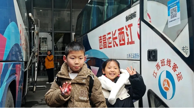 都市城際公交：梅嶺雪境直通車首日平穩(wěn)運(yùn)行