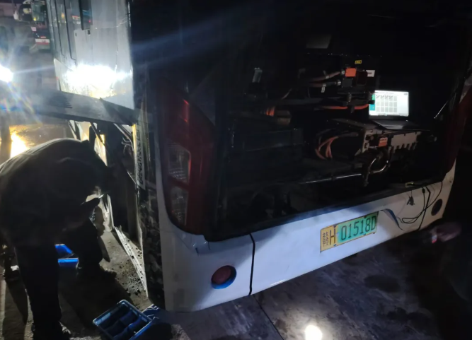 景德鎮(zhèn)長(zhǎng)運(yùn)：樂平長(zhǎng)運(yùn)開展老齡車輛電池專項(xiàng)維保