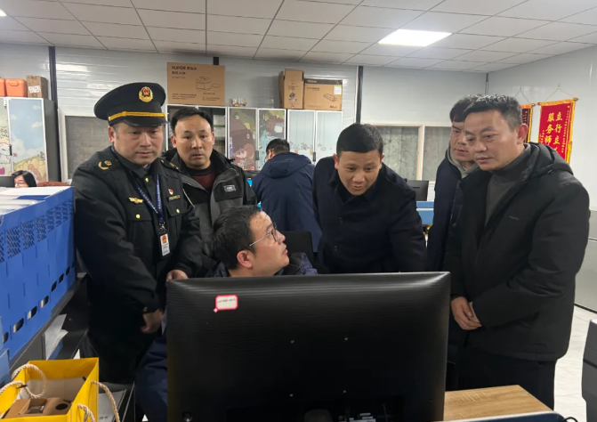 都市城際公交 青云譜區(qū)住建局檢查客運(yùn)一分公司春運(yùn)安全生產(chǎn)工作