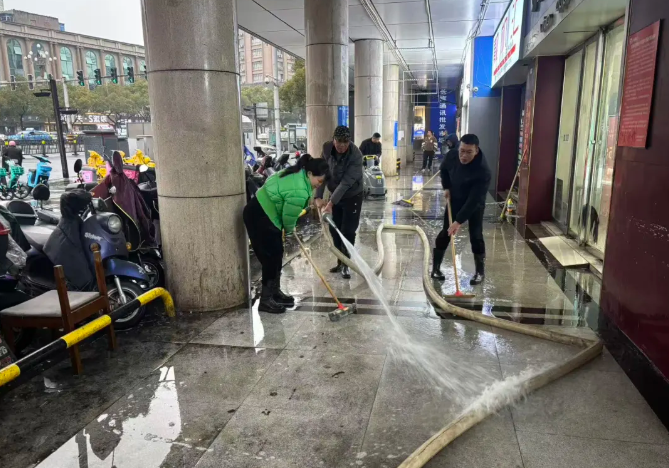 長運(yùn)物業(yè)：錯(cuò)峰加班大清洗 潔凈環(huán)境迎新春