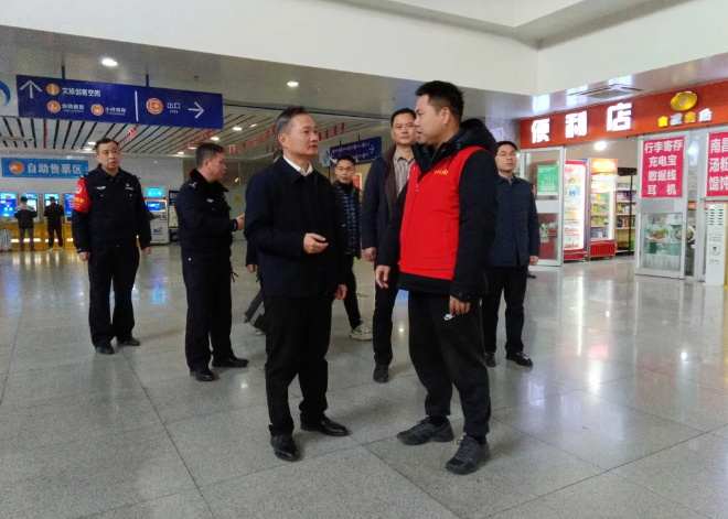 都市城際公交 南昌市青山湖區(qū)領(lǐng)導(dǎo)督導(dǎo)南昌長途汽車站春運(yùn)工作