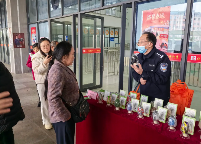 新余市仙來派出所聯(lián)合渝水區(qū)禁毒大隊(duì)開展春運(yùn)禁毒宣傳活動(dòng)