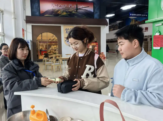 萍鄉(xiāng)長(zhǎng)運(yùn)：返程遺失無(wú)人機(jī) 萍鄉(xiāng)汽車北站暖心尋回